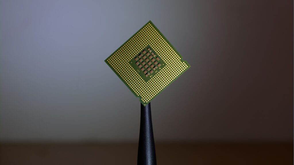 Quantum computing processor representing the 2026 quantum transistor moment