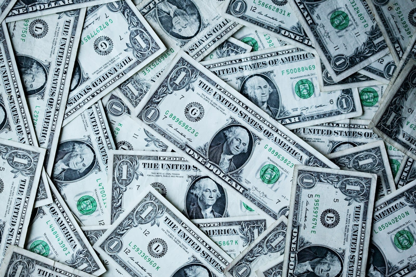 A fan of US dollar banknotes